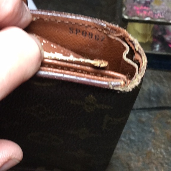 Louis Vuitton Wallet - Picture 8 of 8